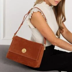 Coccinelle Liya Suede Handbag Leather Chestnut/Chestnut Crossbody Bag -Modetaschengeschäft A0159183 coccinelle 2