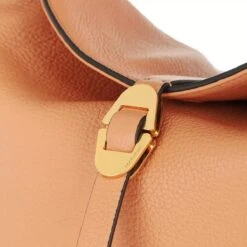 Coccinelle Josephine Handbag Grained Leather / Almond Almond Hobo Bag 10 Coccinelle Josephine Handbag Grained Leather / Almond Almond Hobo Bag -Modetaschengeschäft A0166411 Coccinelle position 4
