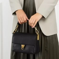 Coccinelle Marvin Desir Handbag Grainy Leather Noir Satchel 9 Coccinelle Marvin Desir Handbag Grainy Leather Noir Satchel -Modetaschengeschäft A0166465 Coccinelle Position 2