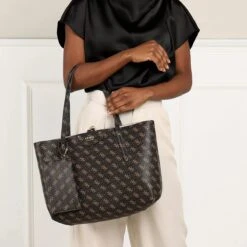 Guess Eco Brenton Tote Brown Logo Shopper 11 Guess Eco Brenton Tote Brown Logo Shopper -Modetaschengeschäft A0178022 Guess position 3