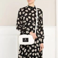 Furla Iris S Crossbody Talco H+Nero Crossbody Bag -Modetaschengeschäft A0179137 Furla position 2