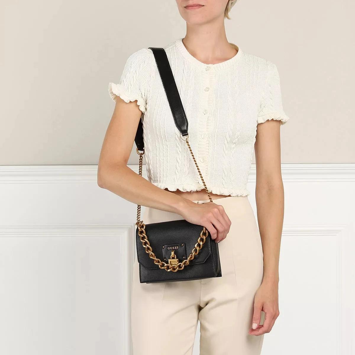 Guess Centre Stage Crossbody Flap Black Crossbody Bag 4 Guess Centre Stage Crossbody Flap Black Crossbody Bag – Bild 2