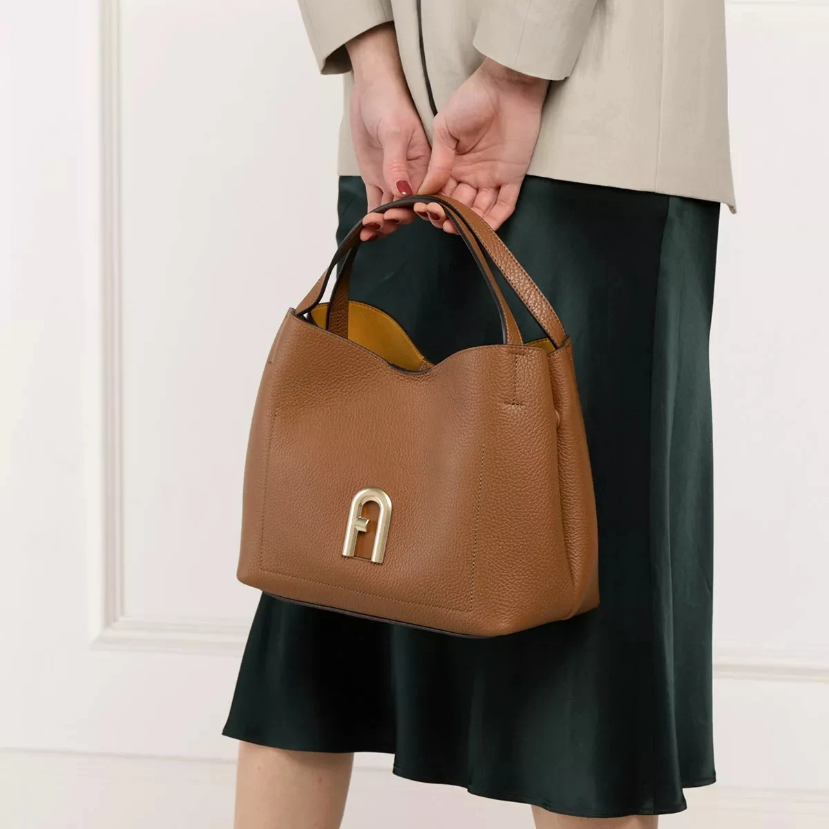 FURLA PRIMULA S HOBO Cognac H Hobo Bag 4 FURLA PRIMULA S HOBO Cognac H Hobo Bag – Bild 2