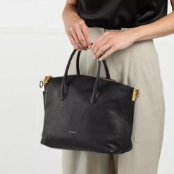 Coccinelle Estelle Noir Tote -Modetaschengeschäft A0181632 Coccinelle position 2