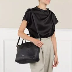 Coccinelle Estelle Noir Tote -Modetaschengeschäft A0181632 Coccinelle position 3