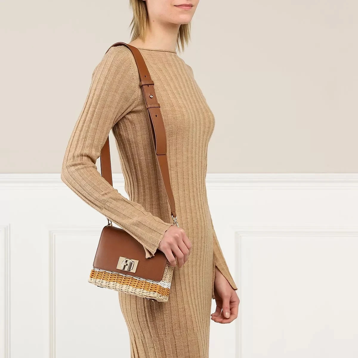 Furla 1927 Mini Crossbody Toni Cognac Crossbody Bag 4 Furla 1927 Mini Crossbody Toni Cognac Crossbody Bag – Bild 2