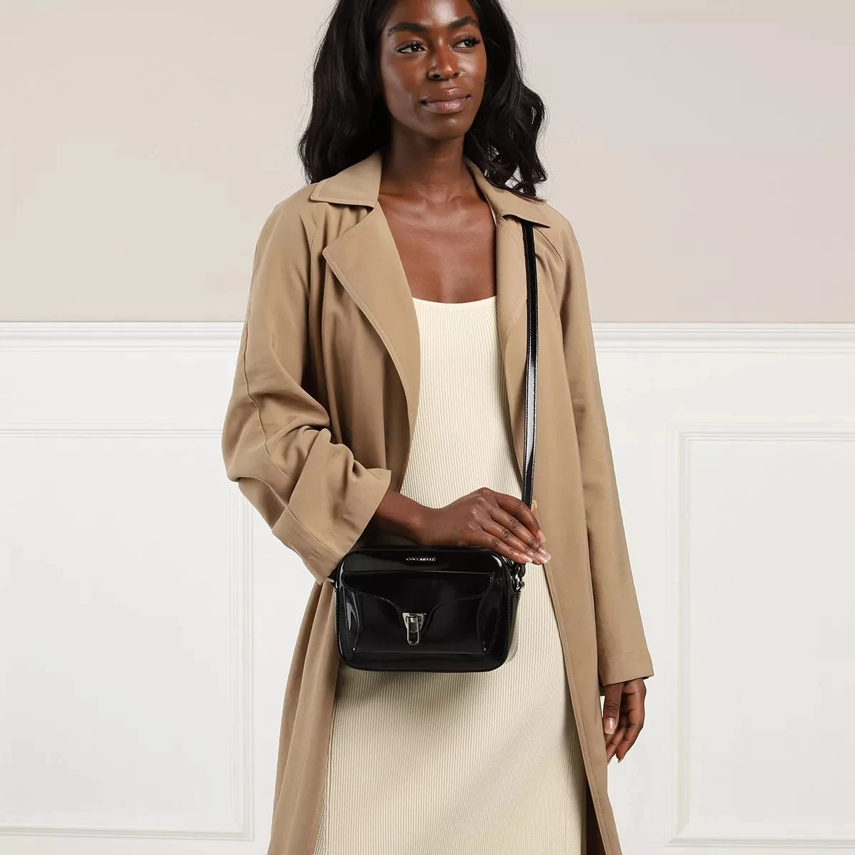 Coccinelle Beat Shiny Calf Noir Camera Bag 4 Coccinelle Beat Shiny Calf Noir Camera Bag – Bild 2