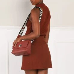 Coccinelle Liya Elephant Acero Crossbody Bag 8 Coccinelle Liya Elephant Acero Crossbody Bag -Modetaschengeschäft A0189286 Coccinelle position 2