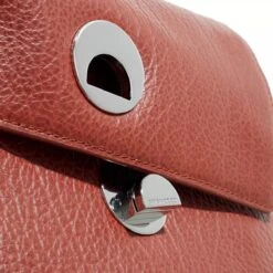 Coccinelle Liya Elephant Acero Crossbody Bag 10 Coccinelle Liya Elephant Acero Crossbody Bag -Modetaschengeschäft A0189286 Coccinelle position 4