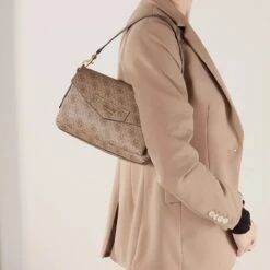 Guess Eco Brenton Flap Shoulder Bag Latte Logo Satchel -Modetaschengeschäft A0189830 Guess position 2