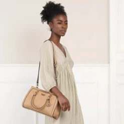 Guess Abey Girlfriend Beige Tote -Modetaschengeschäft A0189958 Guess position 3