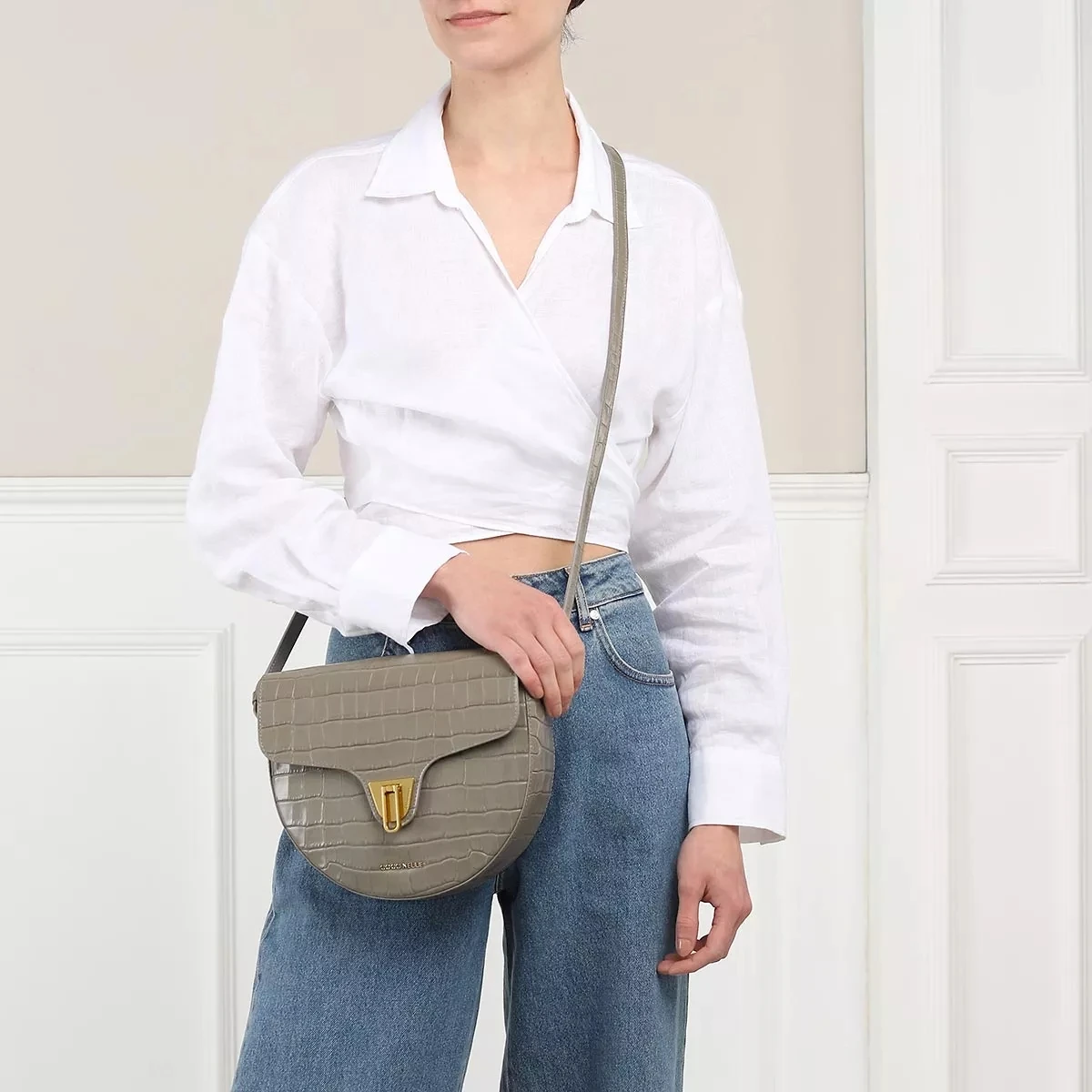 Coccinelle Beat Saddle Bag Stone Crossbody Bag 4 Coccinelle Beat Saddle Bag Stone Crossbody Bag – Bild 2