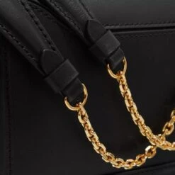 Coccinelle Marvin Twist Noir Crossbody Bag -Modetaschengeschäft A0198744 Coccinelle position 5