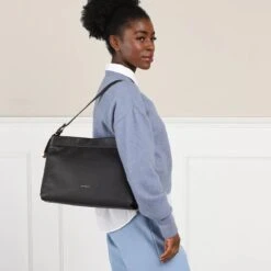 Coccinelle Gleen Noir Hobo Bag -Modetaschengeschäft A0198749 Coccinelle position 2 1