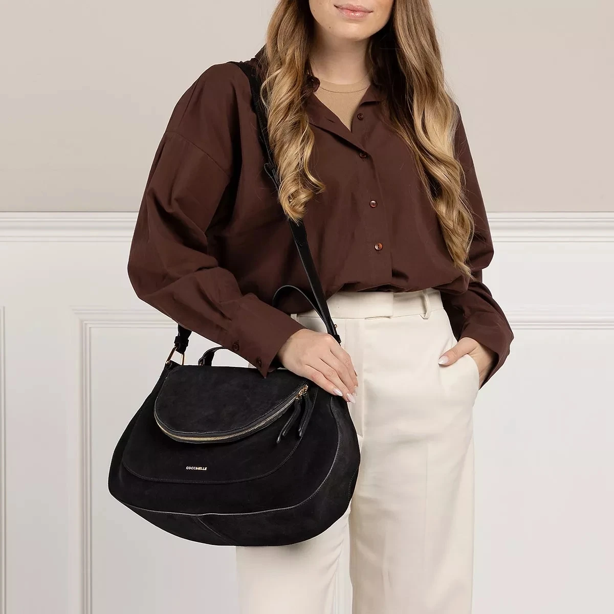 Coccinelle Sole Suede Noir Satchel 4 Coccinelle Sole Suede Noir Satchel – Bild 2
