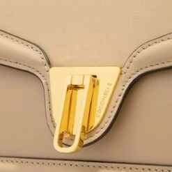 Coccinelle Marvin Twist Toasted Crossbody Bag -Modetaschengeschäft A0198941 Coccinelle position 4