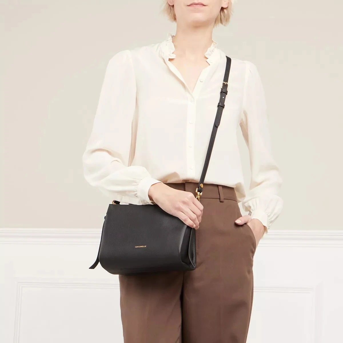 Coccinelle Boheme Grana Double Noir Brule Crossbody Bag 5 Coccinelle Boheme Grana Double Noir Brule Crossbody Bag – Bild 3