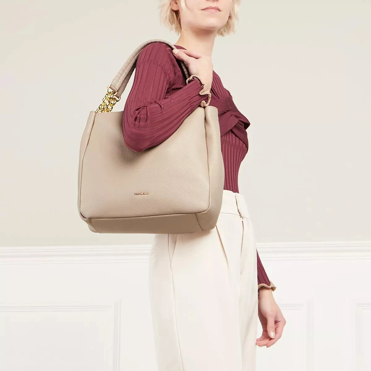 Coccinelle Maelody Powder Pink Hobo Bag 4 Coccinelle Maelody Powder Pink Hobo Bag – Bild 2