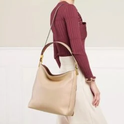 Coccinelle Liya Toasted/Brule Hobo Bag 10 Coccinelle Liya Toasted/Brule Hobo Bag -Modetaschengeschäft A0198956 Coccinelle position 3