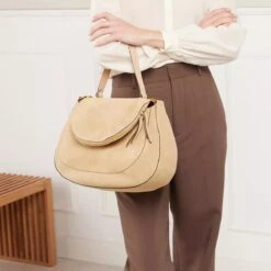 Coccinelle Sole Suede Toasted Satchel -Modetaschengeschäft A0199016 Coccinelle position 2