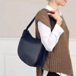 Coccinelle Priscilla Midnight Blue Hobo Bag -Modetaschengeschäft A0199032 Coccinelle position 2