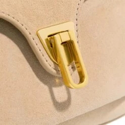 Coccinelle Beat Suede Toasted Crossbody Bag 10 Coccinelle Beat Suede Toasted Crossbody Bag -Modetaschengeschäft A0199038 Coccinelle position 4