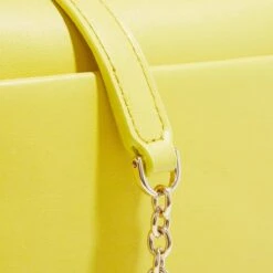 Furla Lulu Mini Crossbody Canary Crossbody Bag -Modetaschengeschäft A0199587 Furla position 4