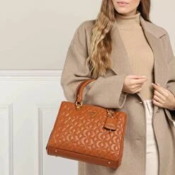Guess Elenia Girlfriend Satchel Cognac Satchel -Modetaschengeschäft A0199943 Guess position 3