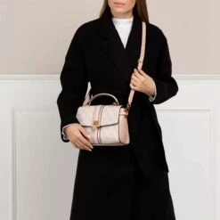 Guess Ginevra Logo Top Handle Flap Blush Logo Satchel -Modetaschengeschäft A0199968 Guess position 3