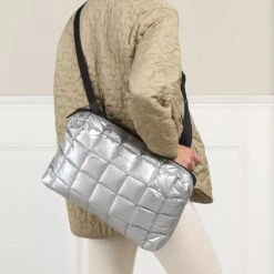 Porter Pouch Silver Metallic Laptoptasche -Modetaschengeschäft A0200406 VeeCollective position 3