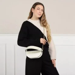 LOVE MOSCHINO Little Studs Bianco Crossbody Bag -Modetaschengeschäft A0200896 LoveMoschino position 3