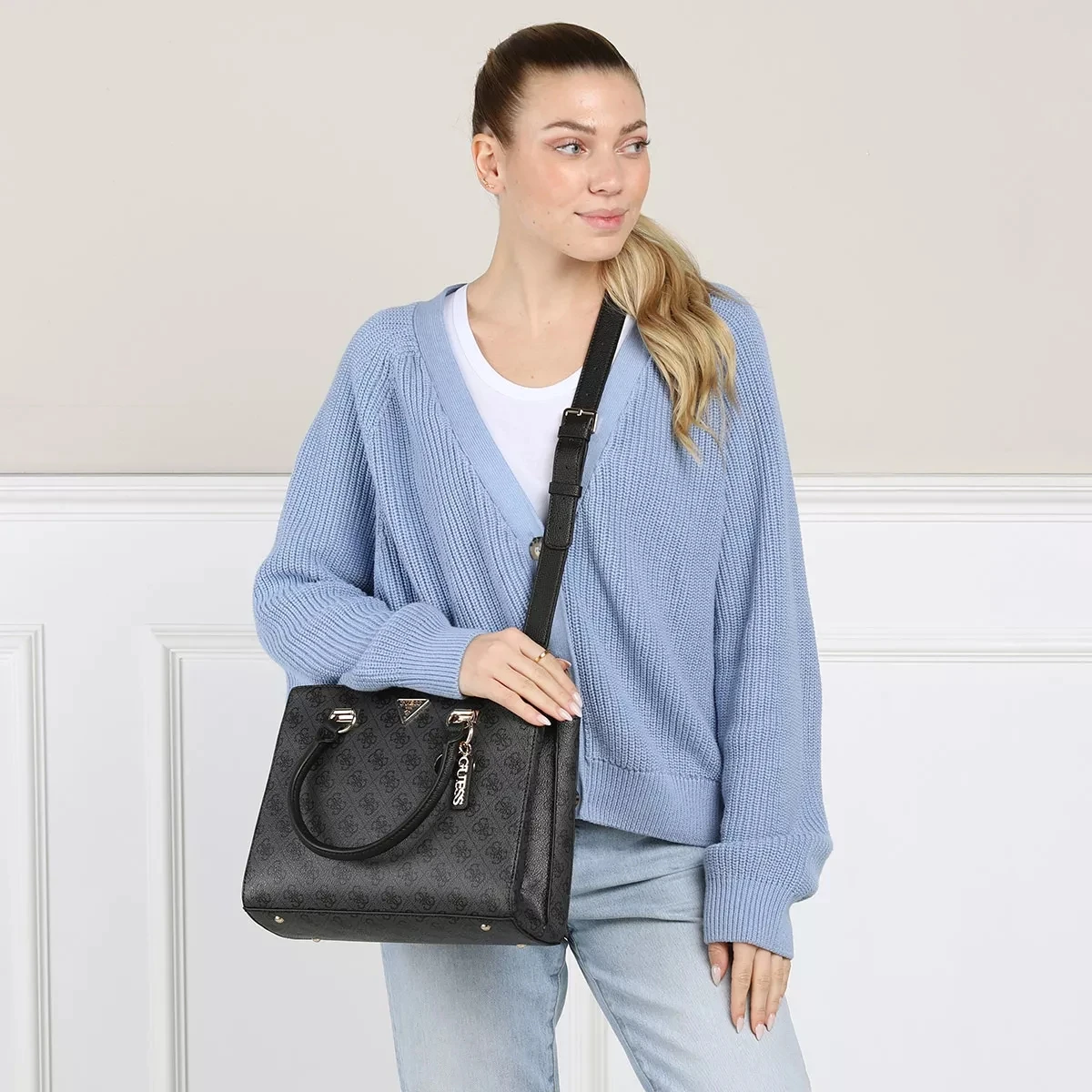 Guess Noelle Girlfriend Coal Logo Tote 5 Guess Noelle Girlfriend Coal Logo Tote – Bild 3