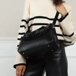 Guess Corina Status Satchel Black Tote -Modetaschengeschäft A0201135 MODEL SECOND jpg