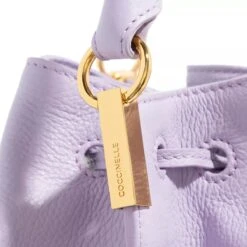 Coccinelle Estelle Lavender Bucket Bag -Modetaschengeschäft A0202112 Coccinelle position 5