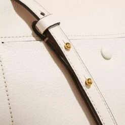 Coccinelle Liya Coco Milk/Toast Satchel -Modetaschengeschäft A0202131 Coccinelle position 4