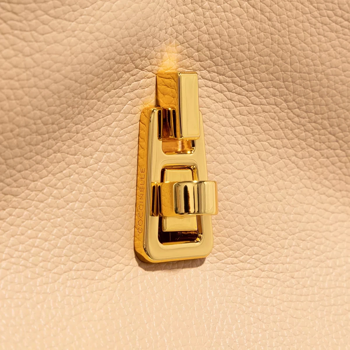 Coccinelle Magie Toasted Shopper 6 Coccinelle Magie Toasted Shopper – Bild 4