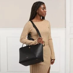 Coccinelle Magie Noir Tote -Modetaschengeschäft A0202164 Coccinelle position 2