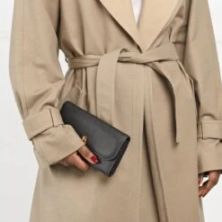 Coccinelle Magie Noir Clutch -Modetaschengeschäft A0202204 Coccinelle position 3