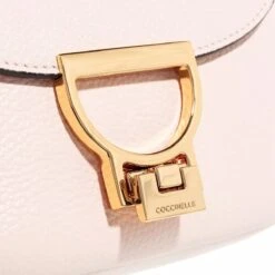 Coccinelle Arlettis Creamy Pink Crossbody Bag 10 Coccinelle Arlettis Creamy Pink Crossbody Bag -Modetaschengeschäft A0203553 Coccinelle position 4