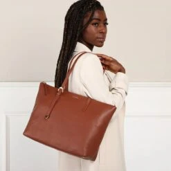 Coccinelle Gleen Brule Shopper -Modetaschengeschäft A0203564 Coccinelle position 2 1