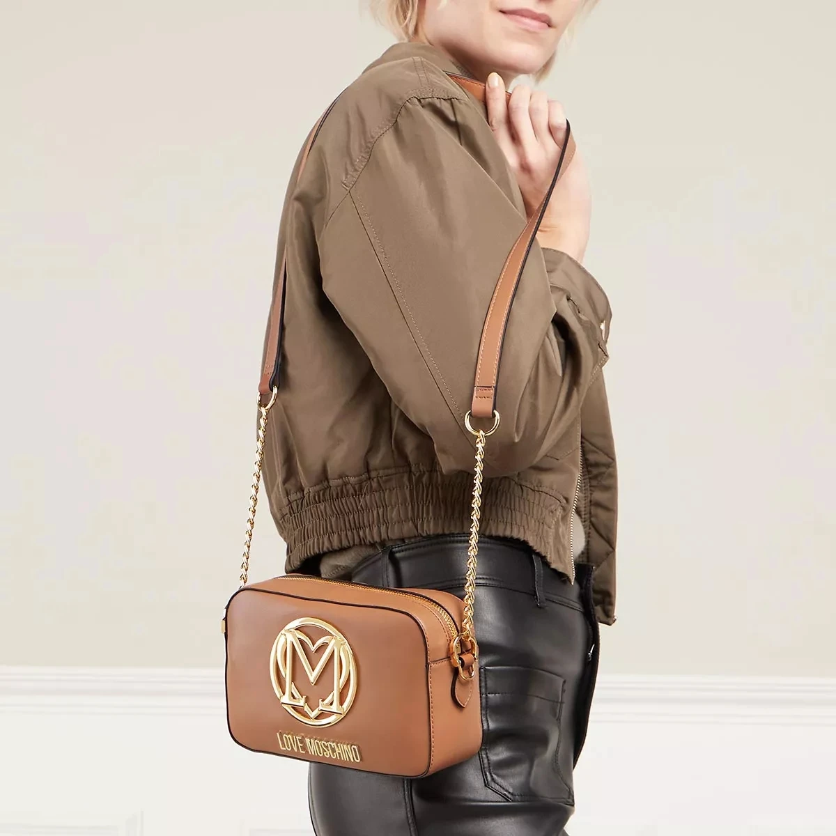 LOVE MOSCHINO Supergold Cammello Crossbody Bag 4 LOVE MOSCHINO Supergold Cammello Crossbody Bag – Bild 2