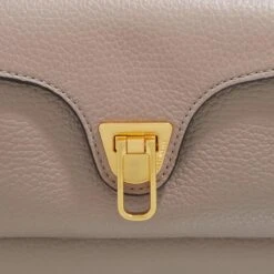 Coccinelle Beat Soft Ribb Warm Taupe Crossbody Bag -Modetaschengeschäft A0211312 PACKSHOT DETAIL