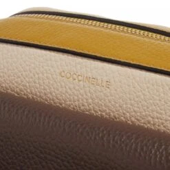 Coccinelle Beat Soft Tric Multi Coffee Crossbody Bag 10 Coccinelle Beat Soft Tric Multi Coffee Crossbody Bag -Modetaschengeschäft A0212987 PDP 10