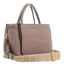 Coccinelle Arlettis Signature Warm Taupe Tote -Modetaschengeschäft A0213001 PACKSHOT SIDEBACK