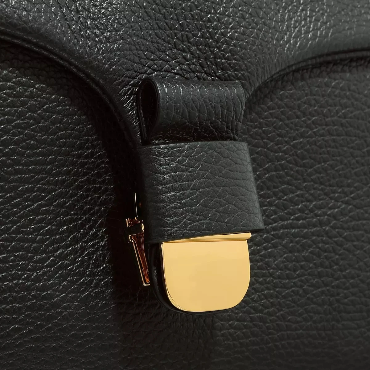 Coccinelle Ofirenze Soft Noir Crossbody Bag 7 Coccinelle Ofirenze Soft Noir Crossbody Bag – Bild 5