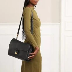 Coccinelle Ofirenze Soft Noir Crossbody Bag 10 Coccinelle Ofirenze Soft Noir Crossbody Bag -Modetaschengeschäft A0213012 PDP 3