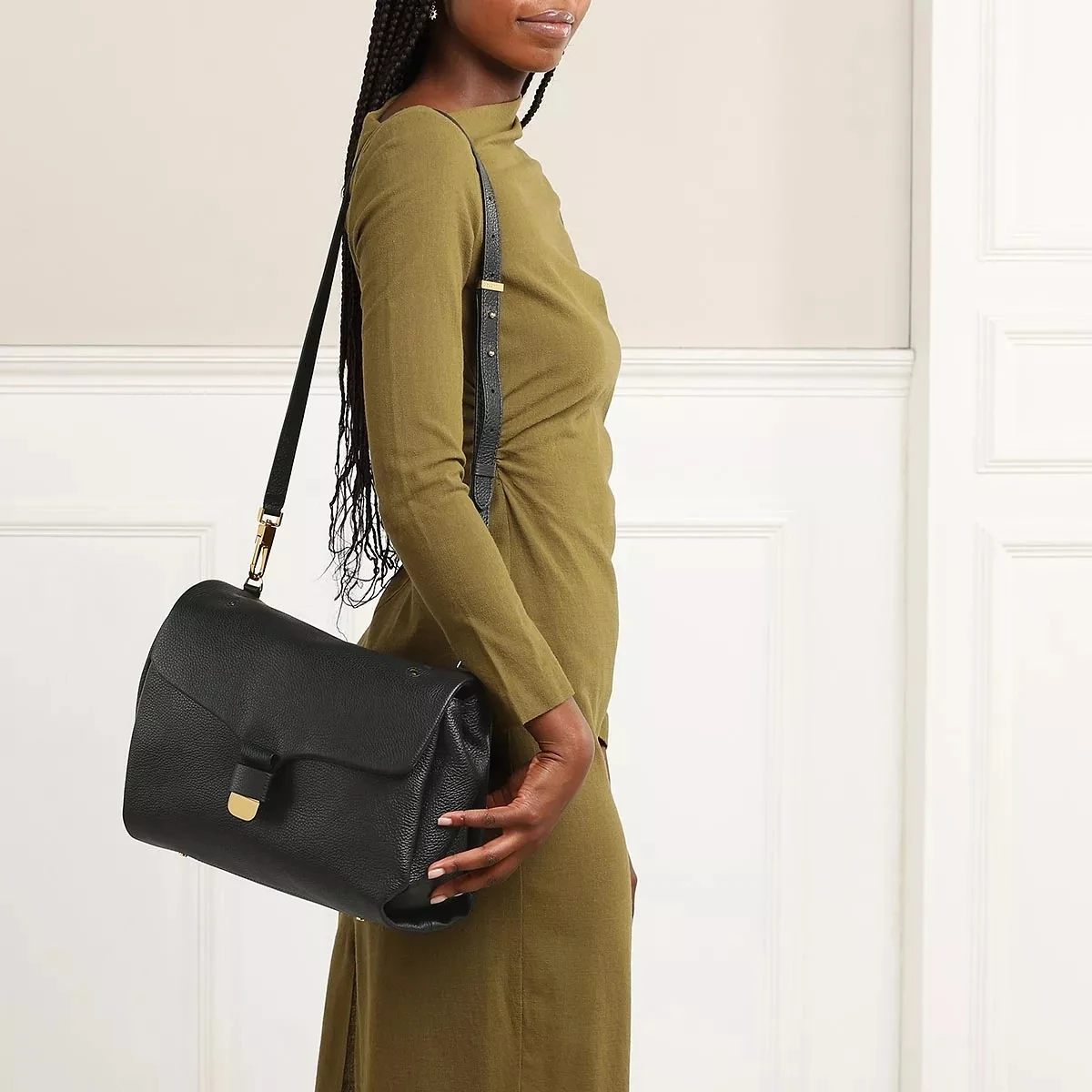 Coccinelle Ofirenze Soft Noir Crossbody Bag 5 Coccinelle Ofirenze Soft Noir Crossbody Bag – Bild 3