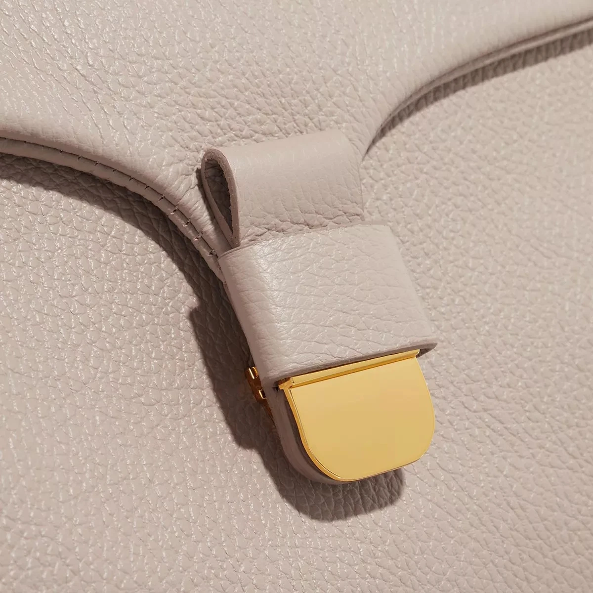 Coccinelle Ofirenze Soft Powder Pink Crossbody Bag 7 Coccinelle Ofirenze Soft Powder Pink Crossbody Bag – Bild 5