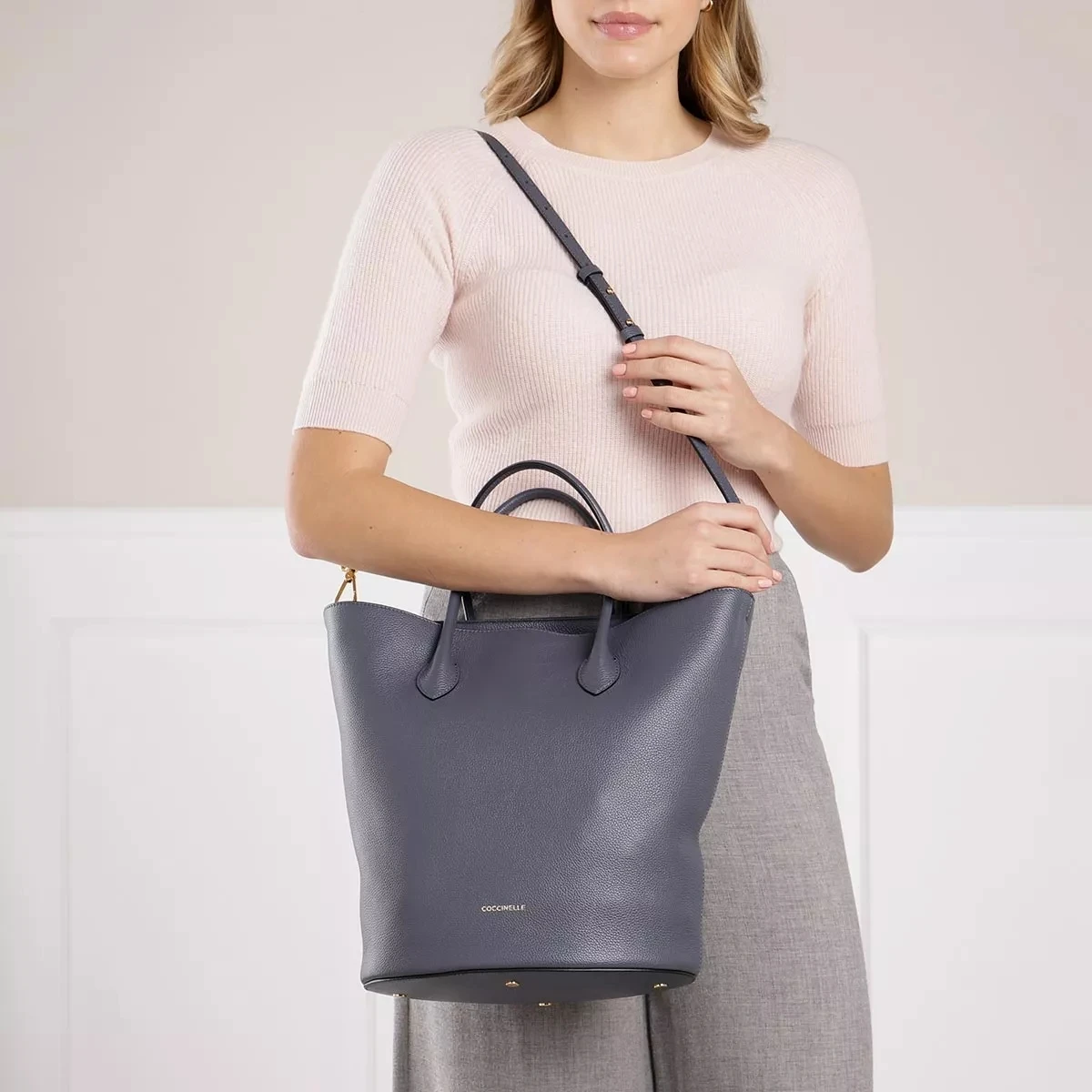 Coccinelle Handbag Bottalatino Leather Ash Grey Tote 4 Coccinelle Handbag Bottalatino Leather Ash Grey Tote – Bild 2