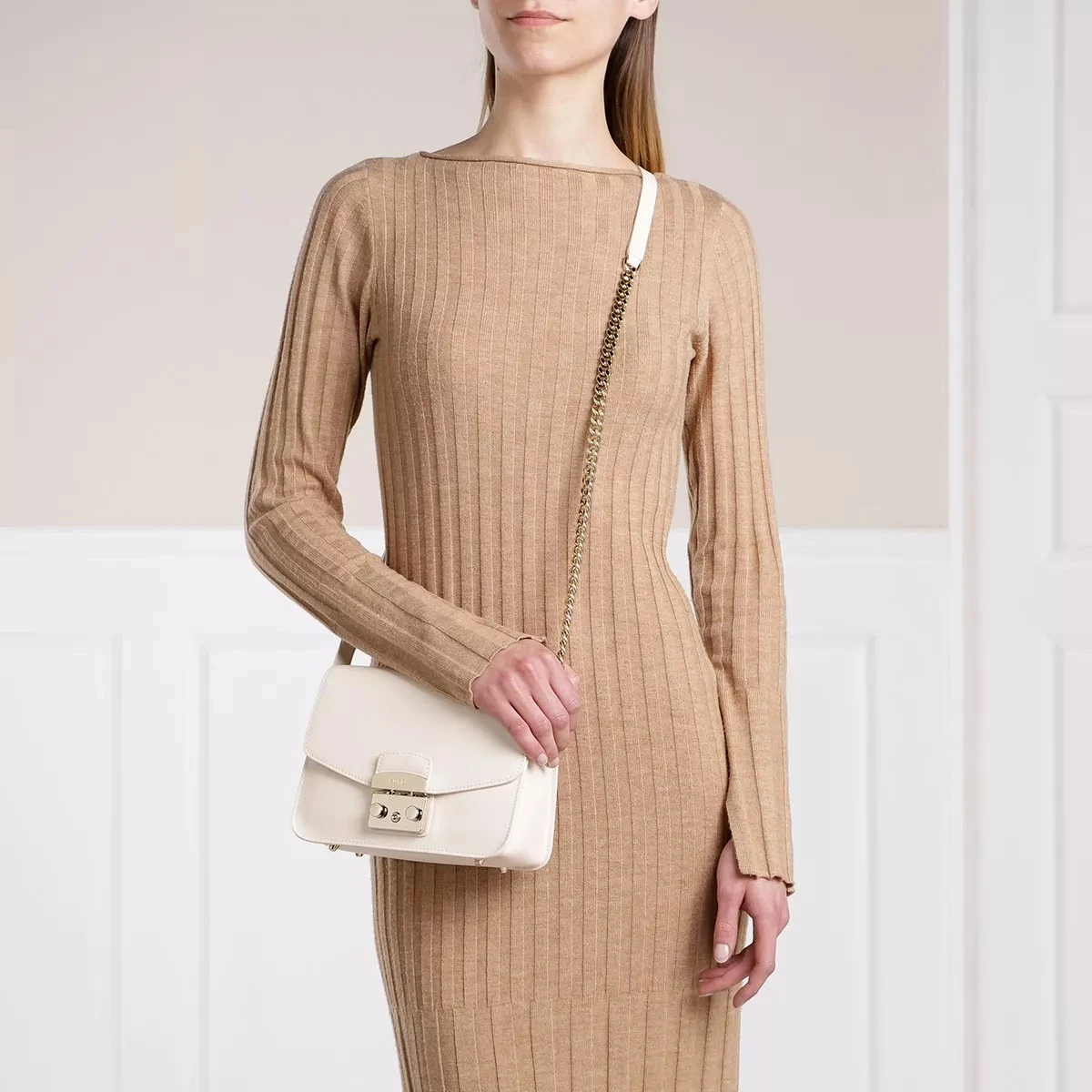 Furla Metropolis S Crossbody Pergamena Crossbody Bag 4 Furla Metropolis S Crossbody Pergamena Crossbody Bag – Bild 2